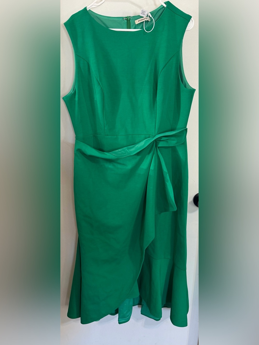 Sleeveless Green Midi Dress with Side Tie